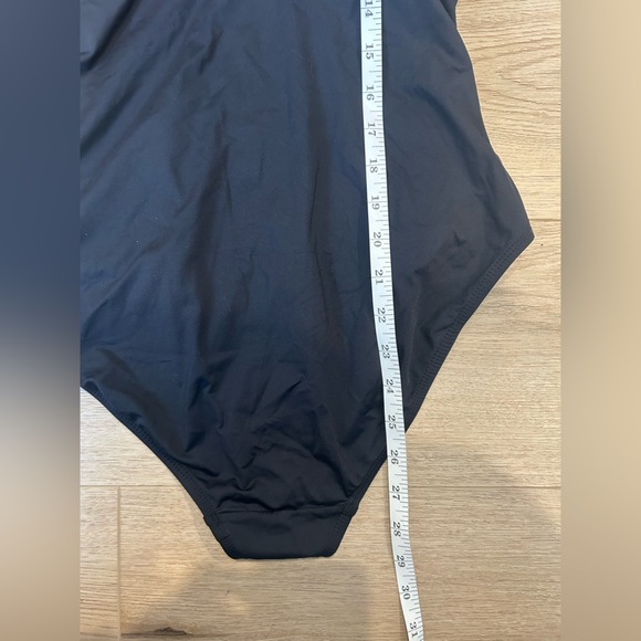 Lauren Ralph Lauren Women’s Underwire Ruffled One Piece Swimsuit Size 10 Black - Picture 8 of 10